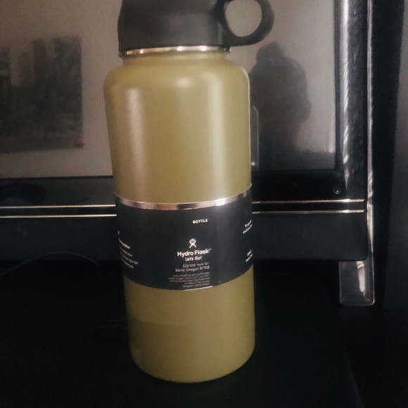 Hydro Flask 32 oz. with Straw Lid - Picture 3 of 5